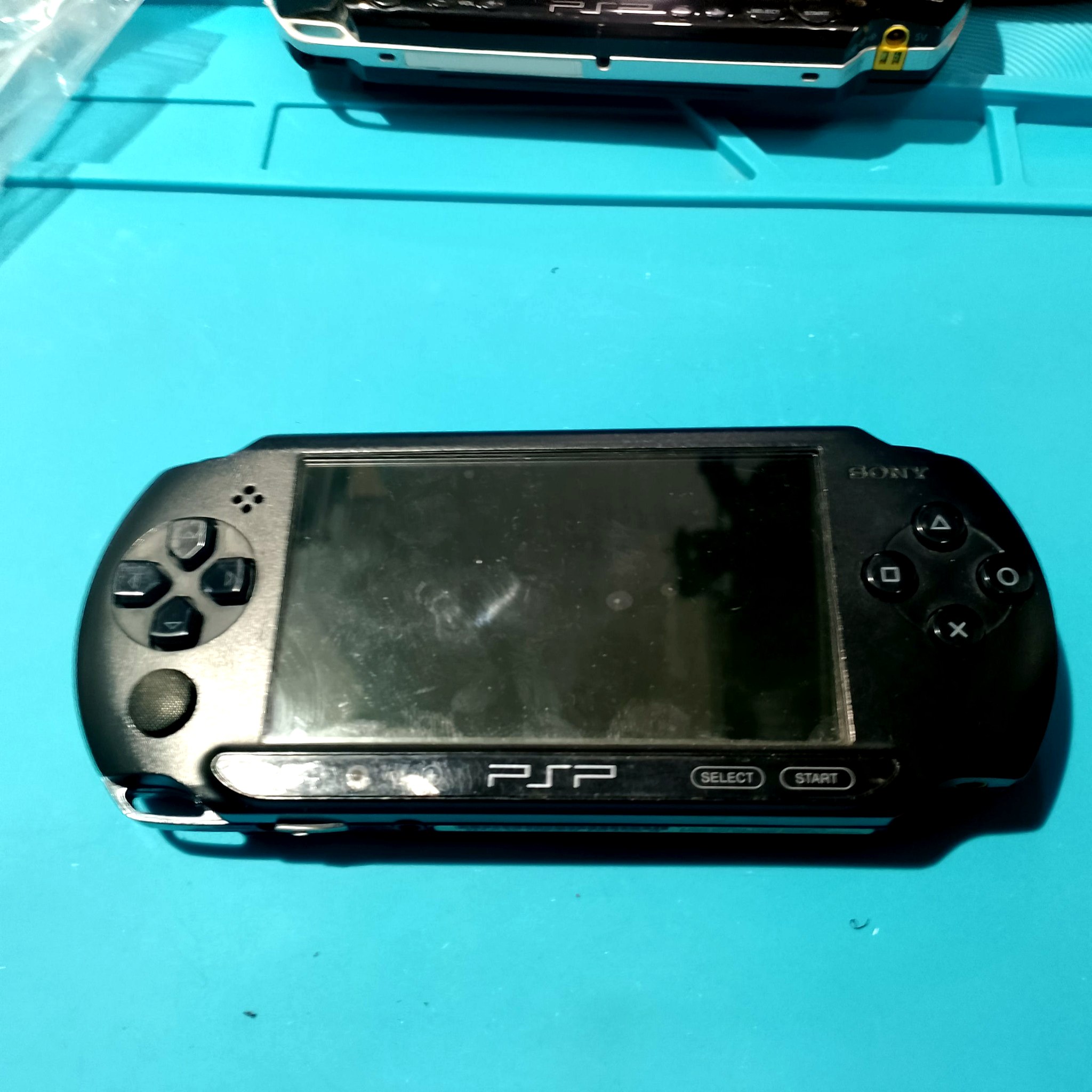 ремонт PSP 1008 Street - консоль перед разборкой
