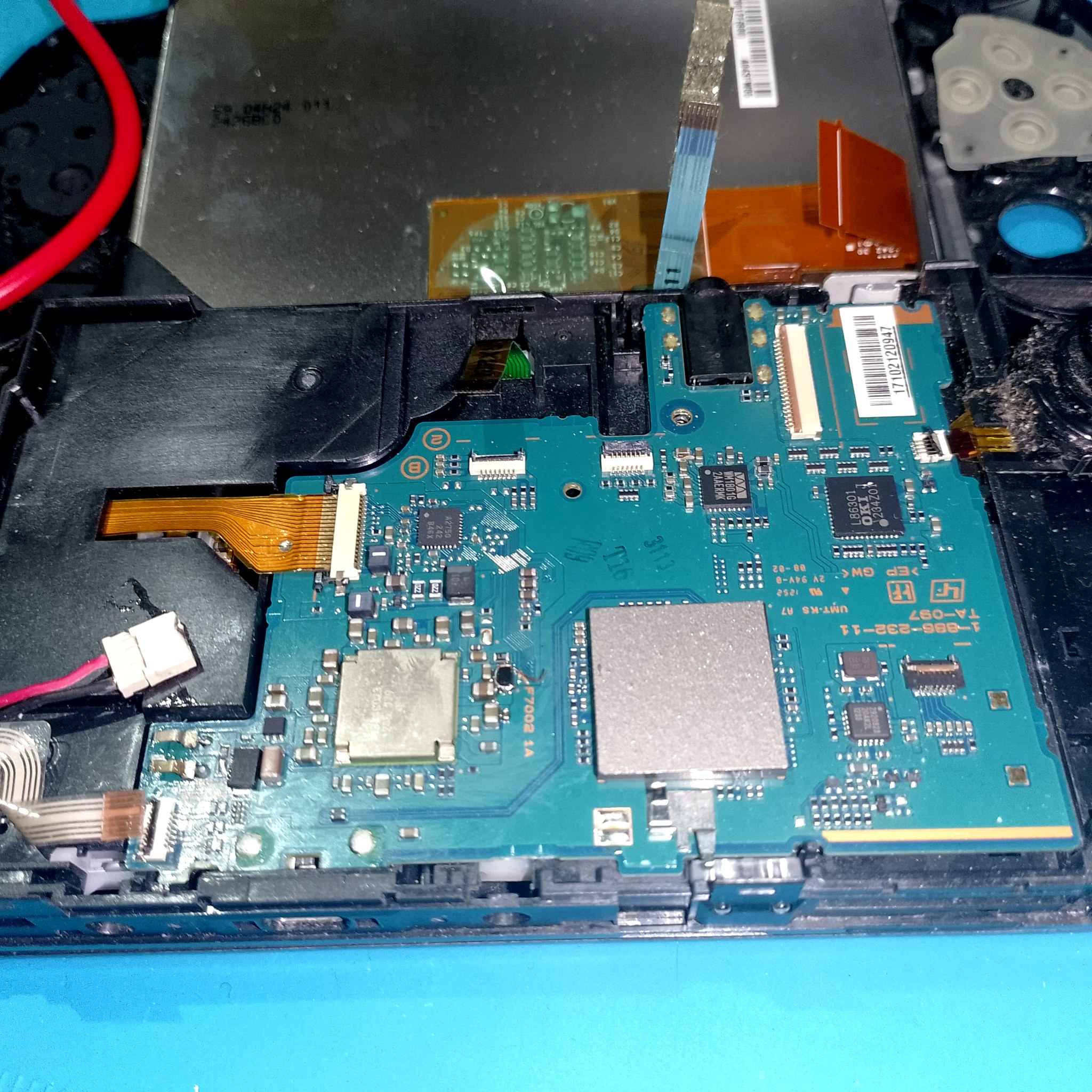 ремонт PSP 1008 Street - шлейфы и разъемы на основной плате