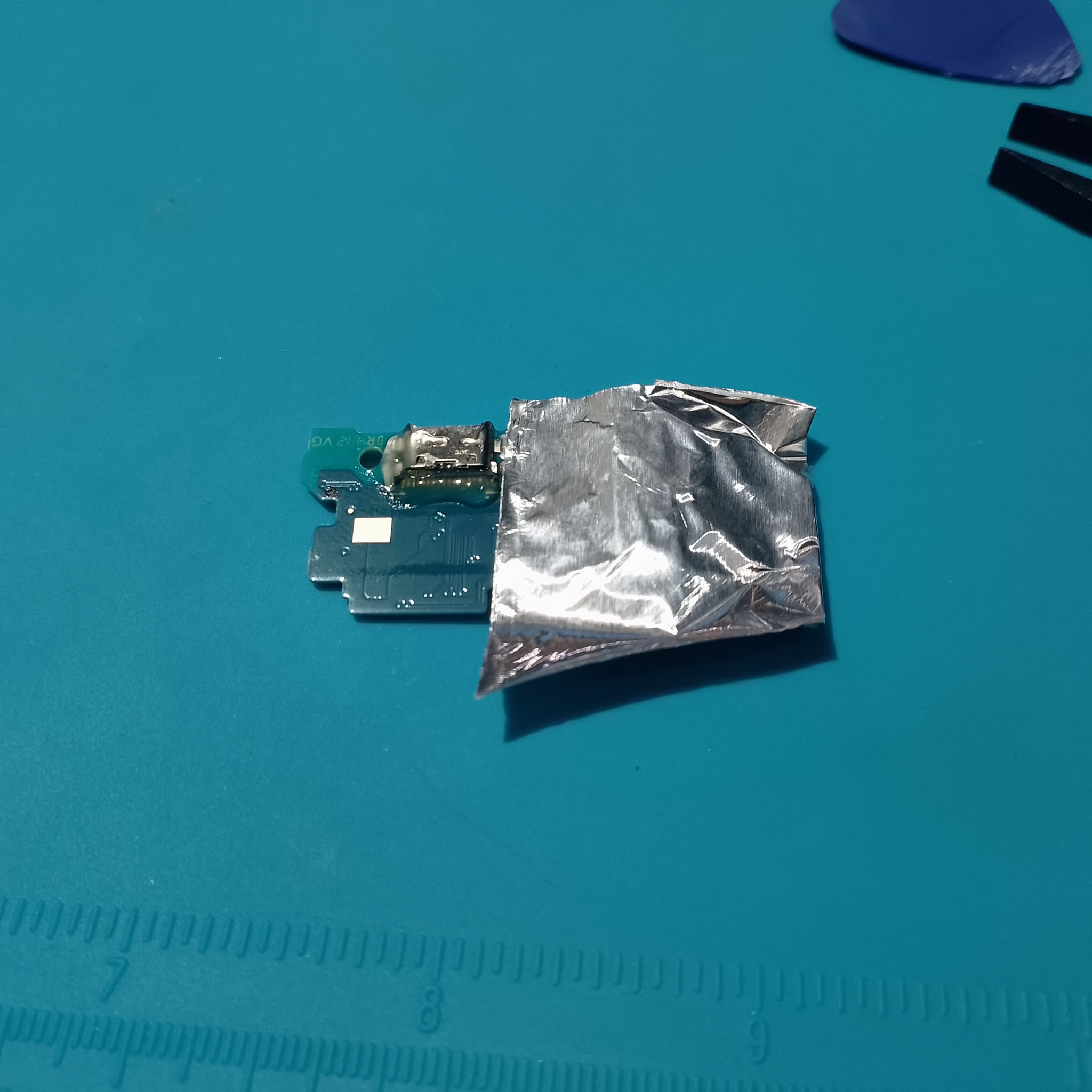 Нижняя плата Samsung A15 отдельно от корпуса