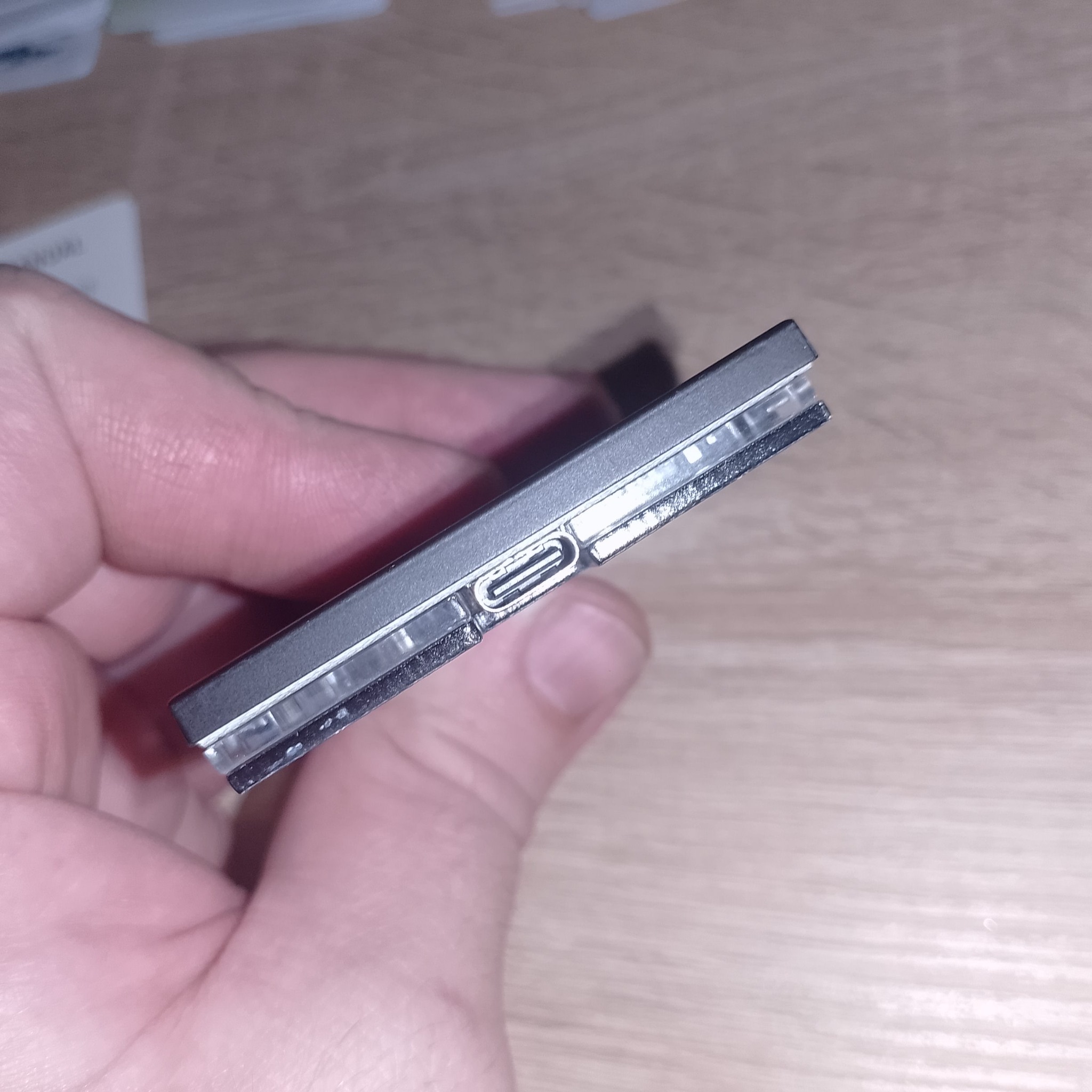 Smart Screen 3.5 боковой USB-C разъем крупным планом