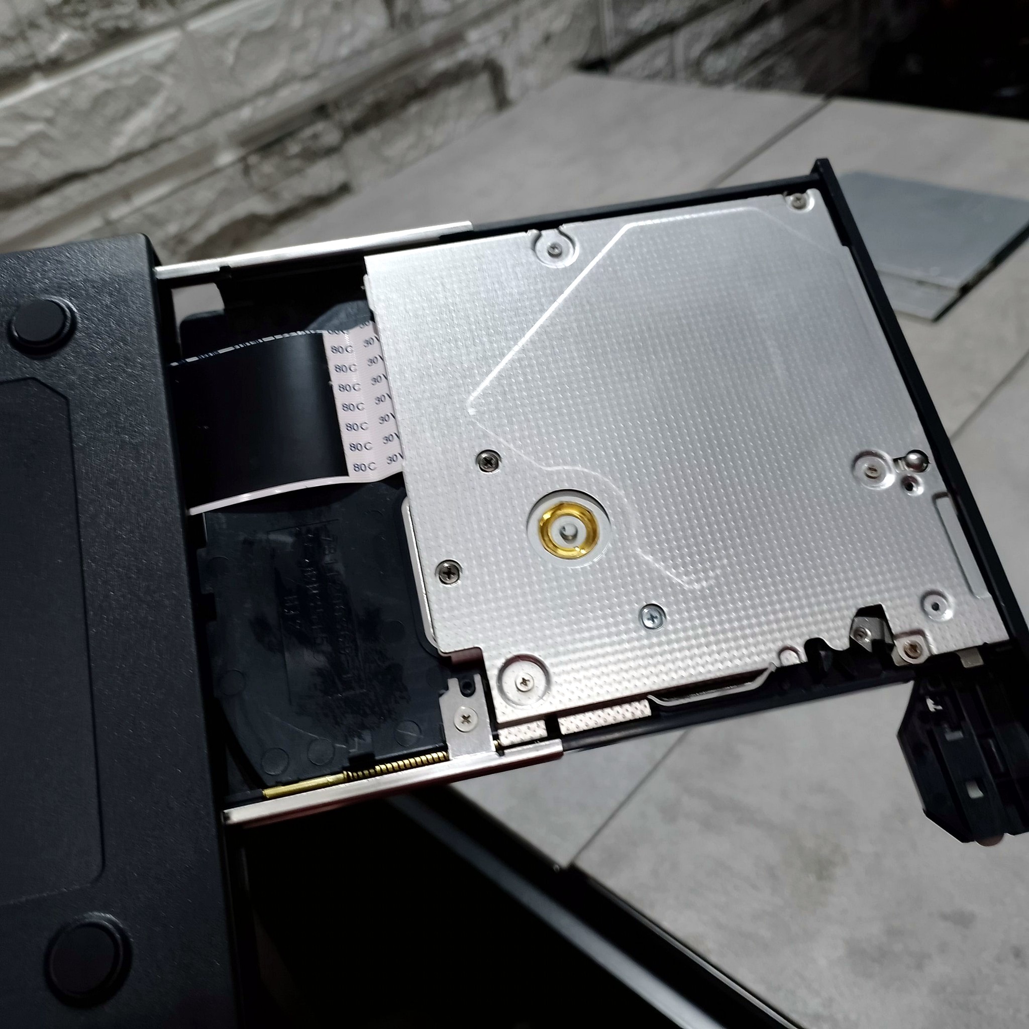 Внутренний механизм ноутбучного Slim DVD привода с лотком и оптическим узлом